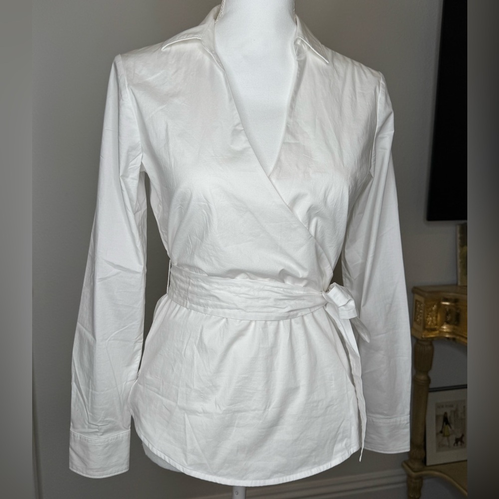 UNTUCKit Classic White Faux-Wrap Women’s Collared Shirt